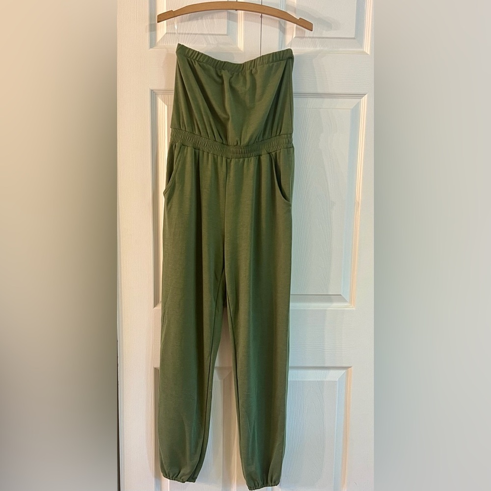 Francesca's Collections Green Jogger-style Jumpsuit, Relaxed Fit